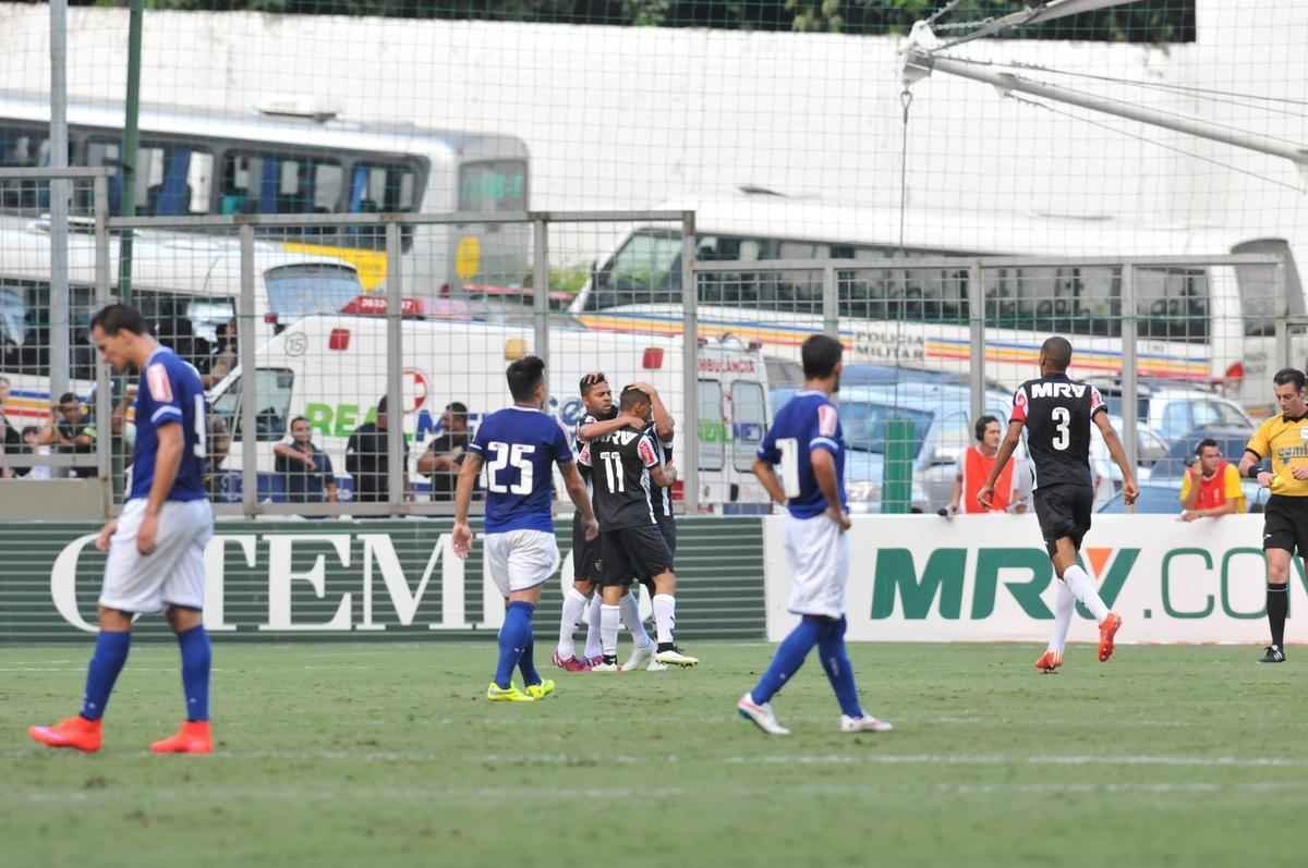 Imagens do clssico entre Atltico e Cruzeiro no Independncia. Partida  a primeira da semifinal do Campeonato Mineiro