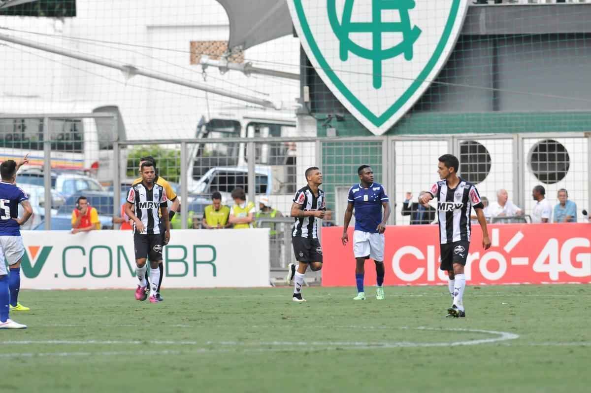 Imagens do clssico entre Atltico e Cruzeiro no Independncia. Partida  a primeira da semifinal do Campeonato Mineiro