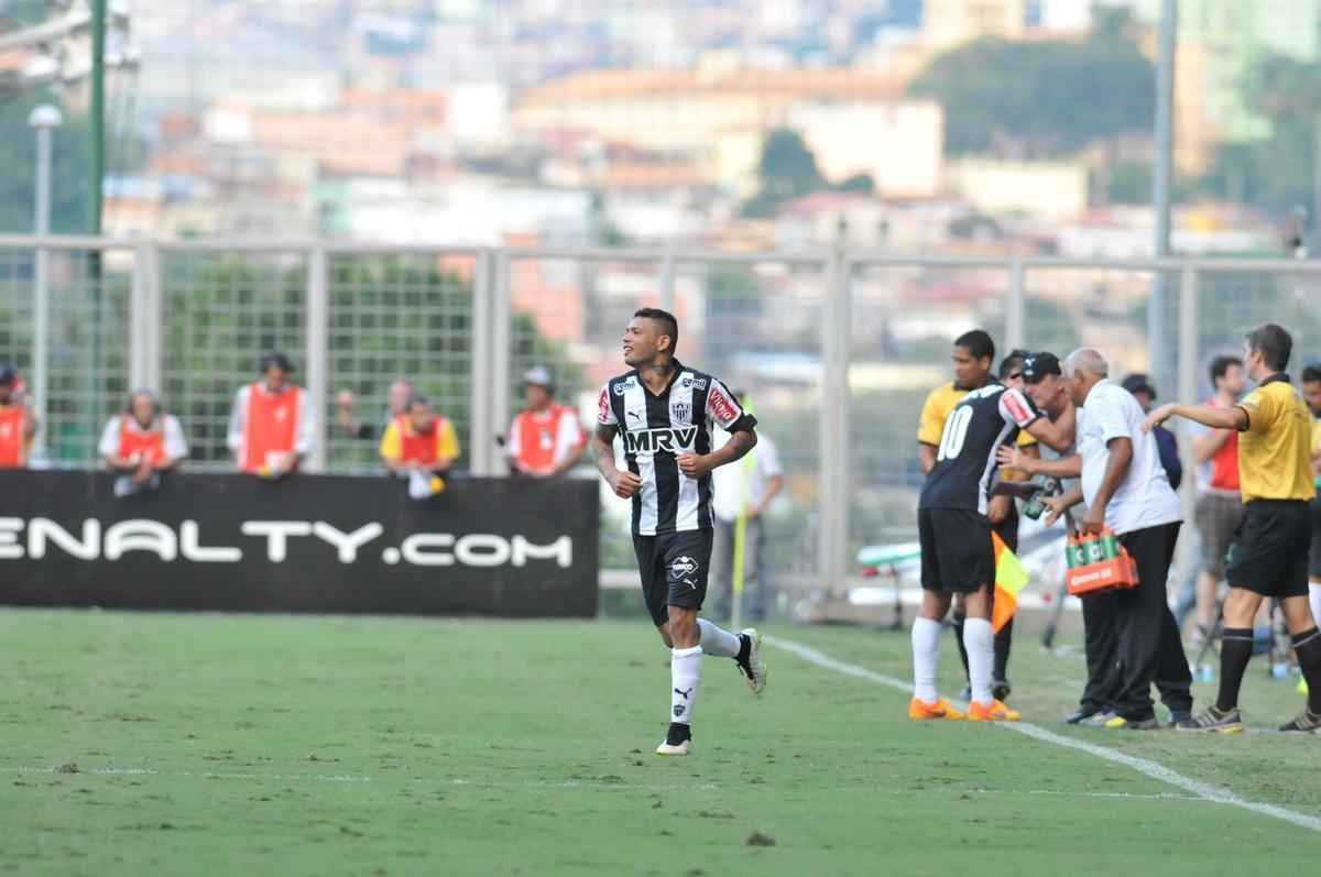 Imagens do clssico entre Atltico e Cruzeiro no Independncia. Partida  a primeira da semifinal do Campeonato Mineiro