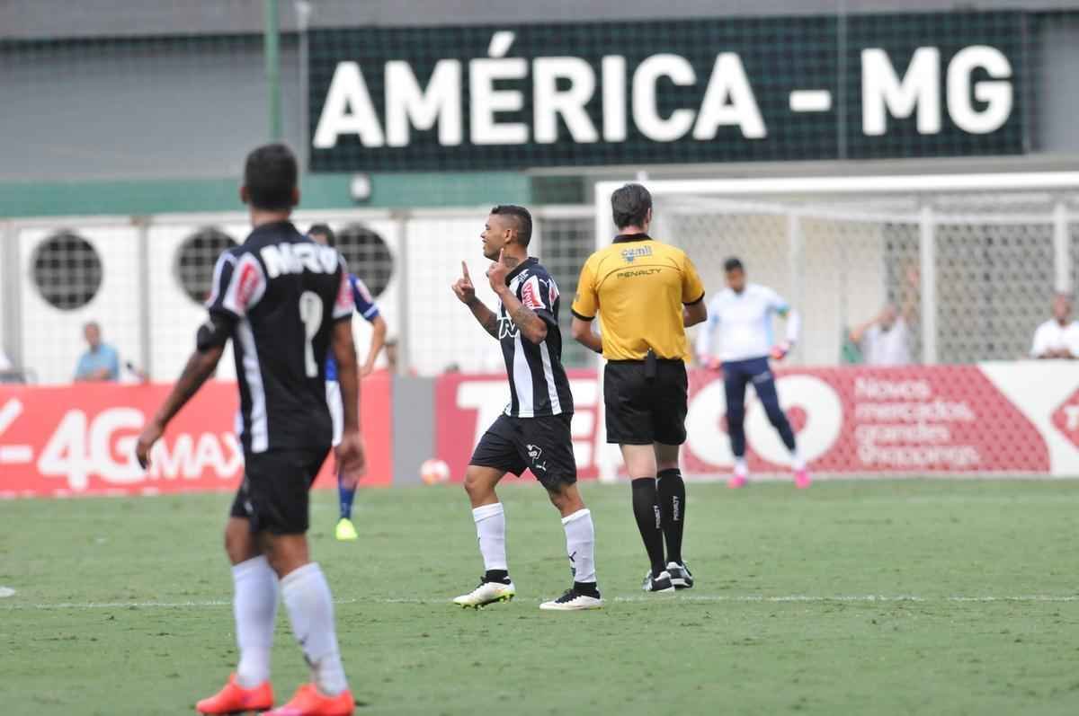 Imagens do clssico entre Atltico e Cruzeiro no Independncia. Partida  a primeira da semifinal do Campeonato Mineiro