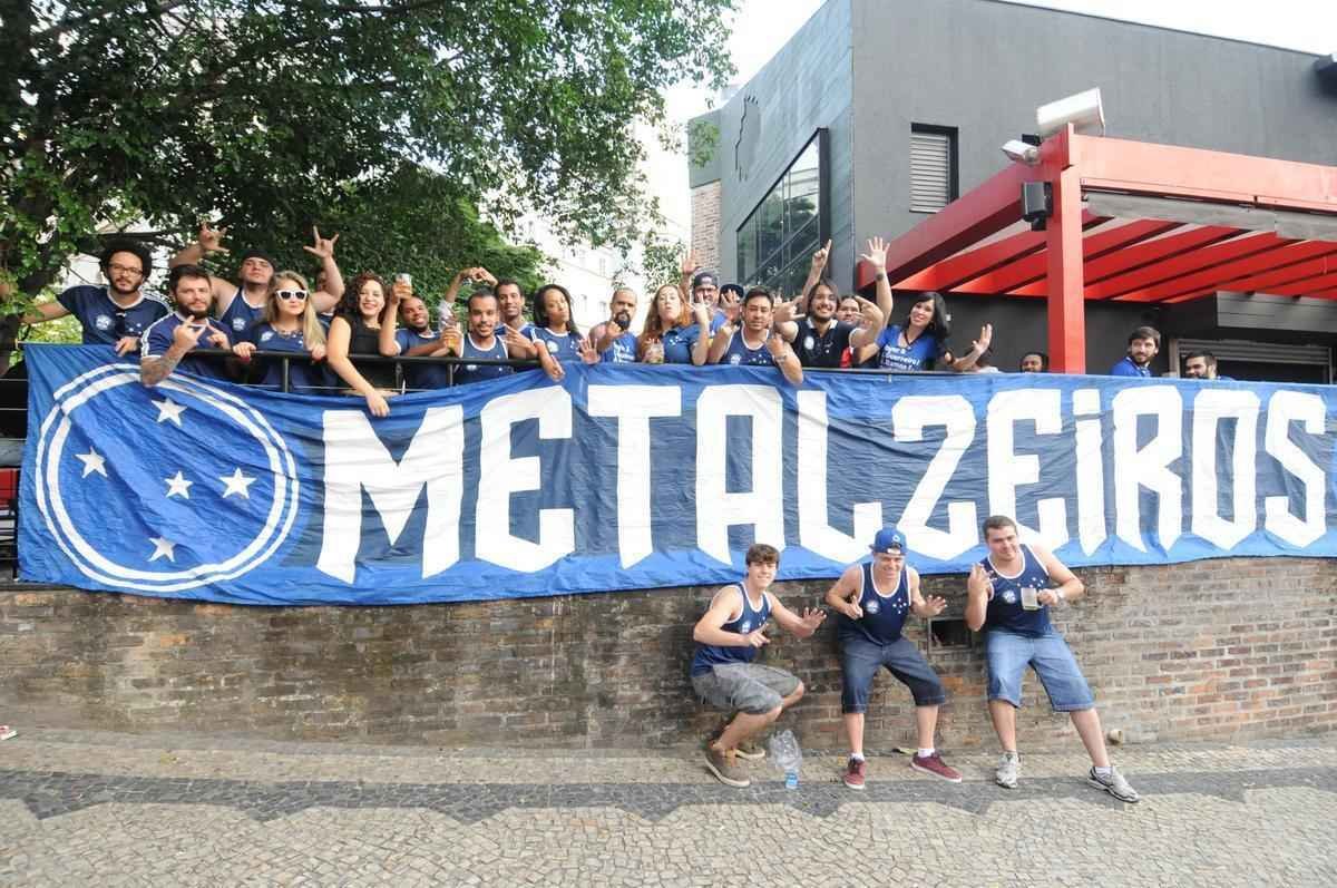 Cruzeirenses acompanham o clssico mineiro em bares de Belo Horizonte