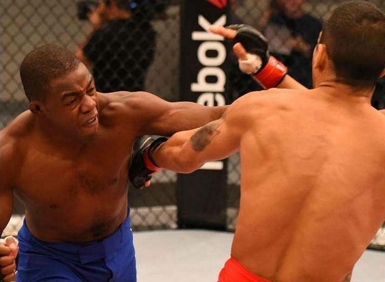 Fernando Aougueiro venceu Bruno Murata por finalizao