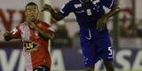 Volante Willians durante partida contra o Huracn pela Libertadores