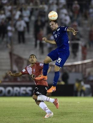 Imagens do duelo entre Huracán e Cruzeiro, em Buenos Aires, pela Libertadores