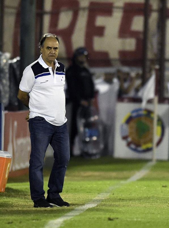 Imagens do duelo entre Huracn e Cruzeiro, em Buenos Aires, pela Libertadores