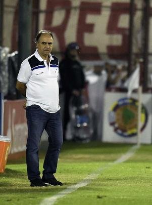 Imagens do duelo entre Huracán e Cruzeiro, em Buenos Aires, pela Libertadores