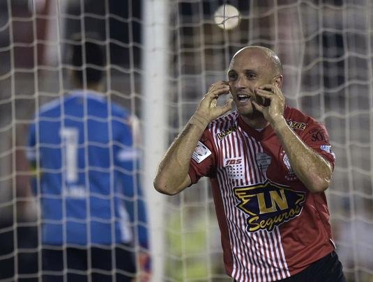 Imagens do duelo entre Huracán e Cruzeiro, em Buenos Aires, pela Libertadores