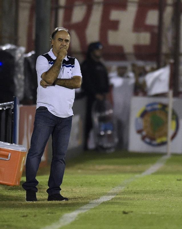 Imagens do duelo entre Huracn e Cruzeiro, em Buenos Aires, pela Libertadores
