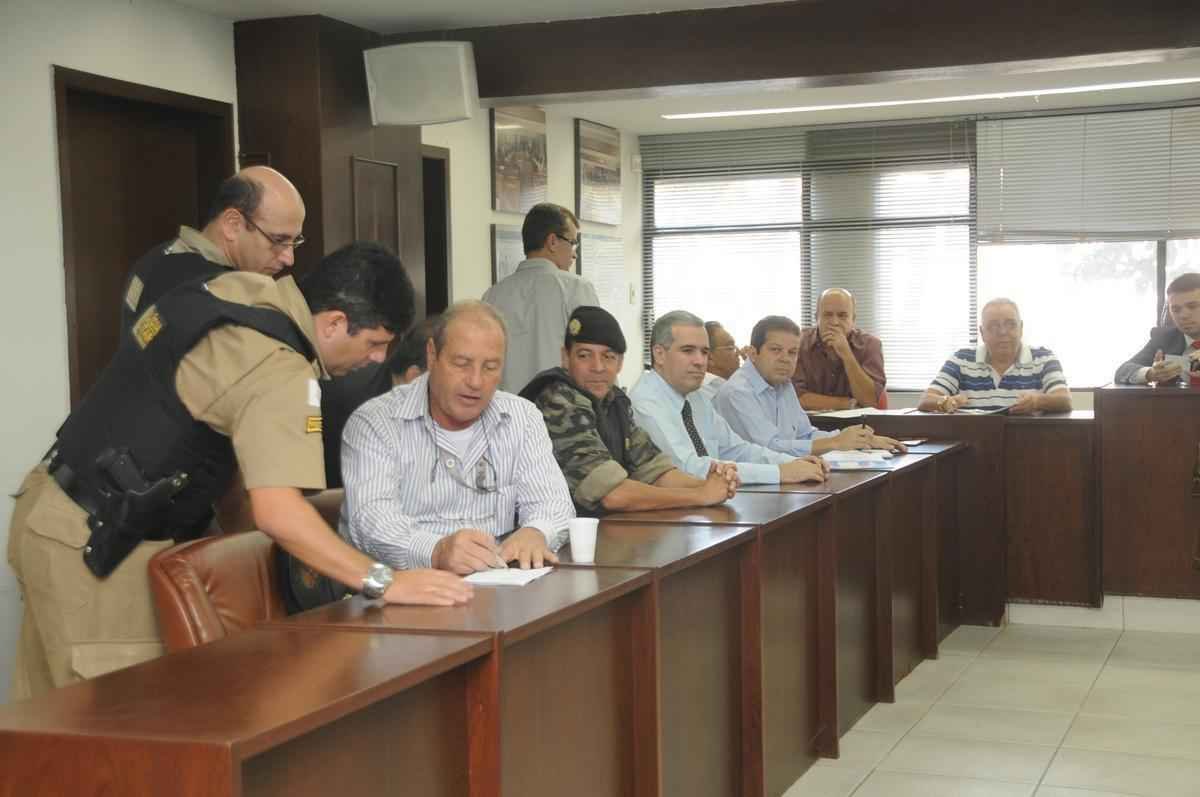 Imagens da reunio desta quarta-feira para tomada de decises do clssico entre Cruzeiro e Atltico