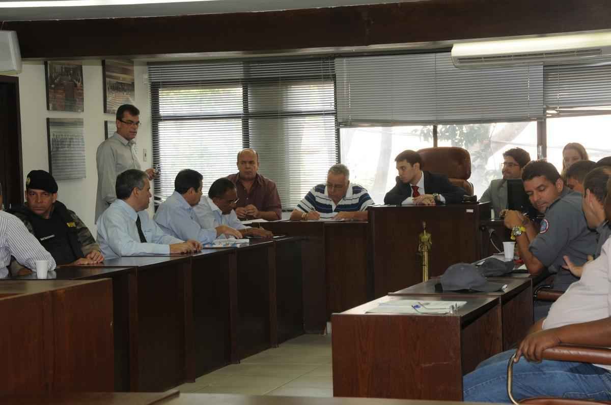 Imagens da reunio desta quarta-feira para tomada de decises do clssico entre Cruzeiro e Atltico