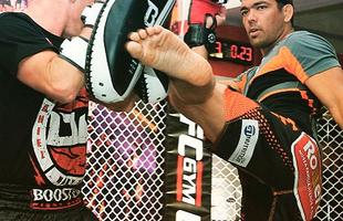 Lyoto Machida solta chutes no treino aberto do UFC 
