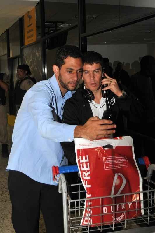 Jogadores chegaram em Confins e foram direto para a Cidade do Galo