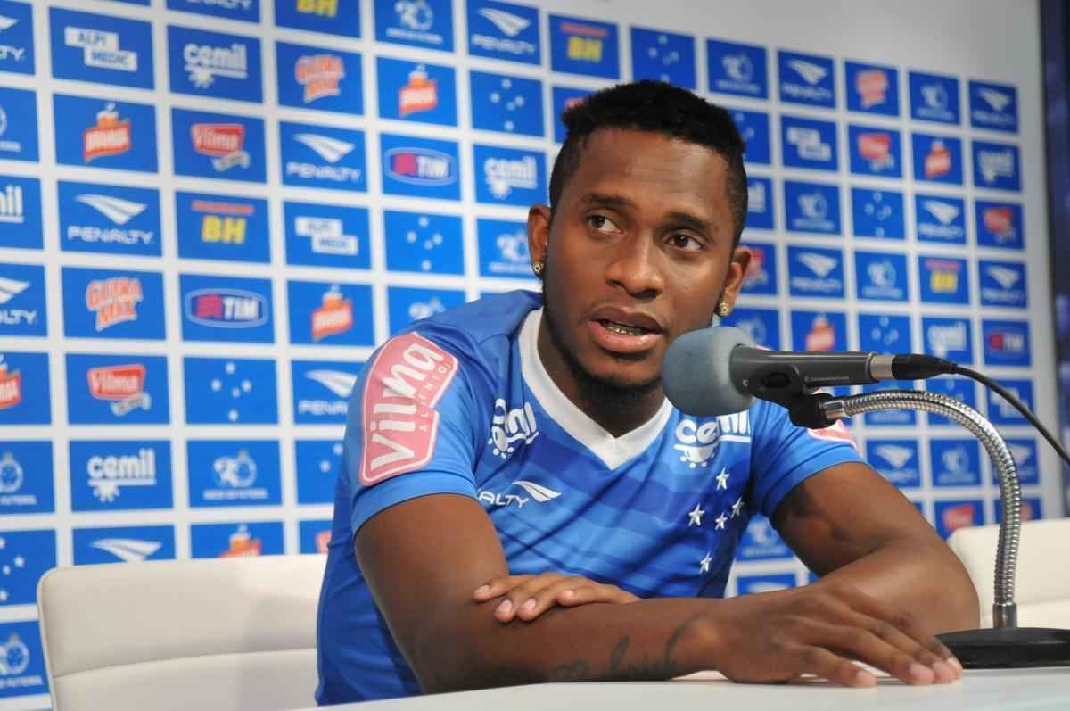 Somente os jogadores que no atuaram contra o Huracn foram a campo nesta quinta