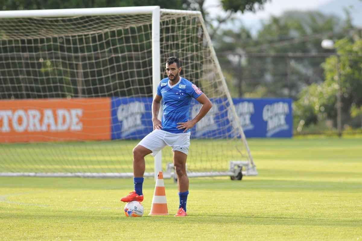 Somente os jogadores que no atuaram contra o Huracn foram a campo nesta quinta