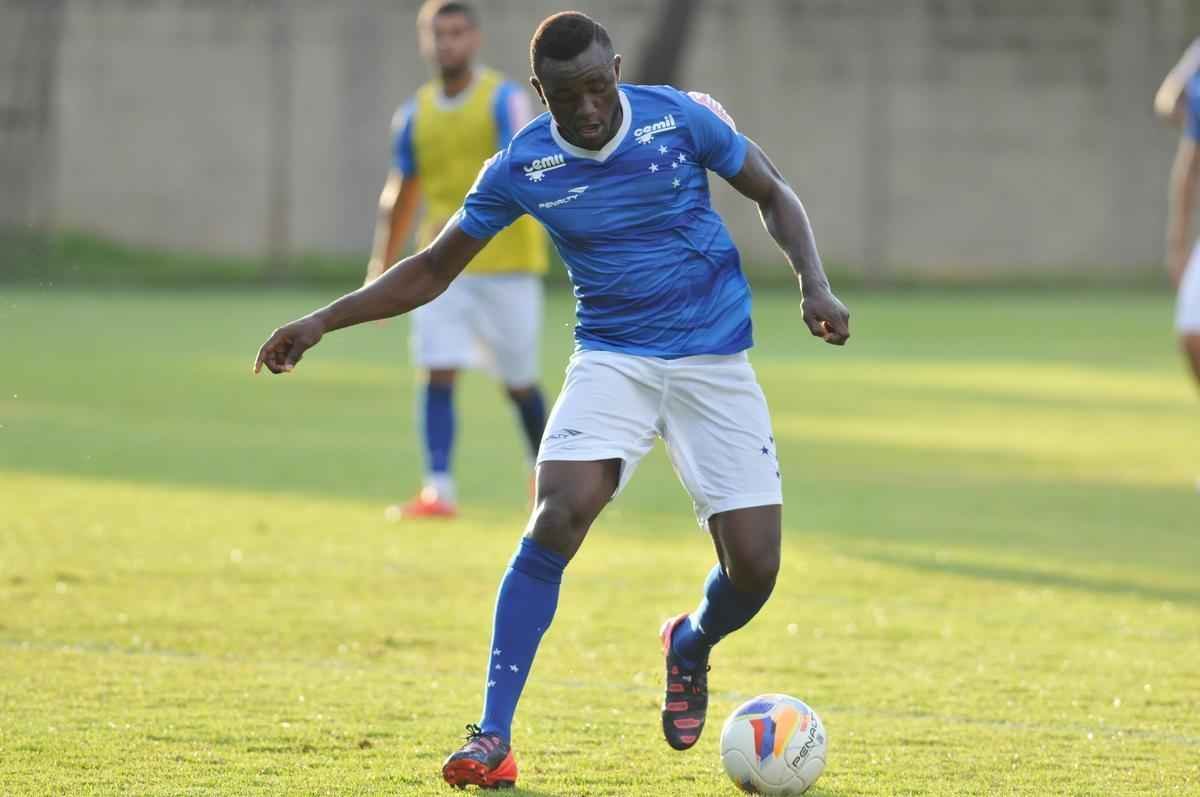 Somente os jogadores que no atuaram contra o Huracn foram a campo nesta quinta
