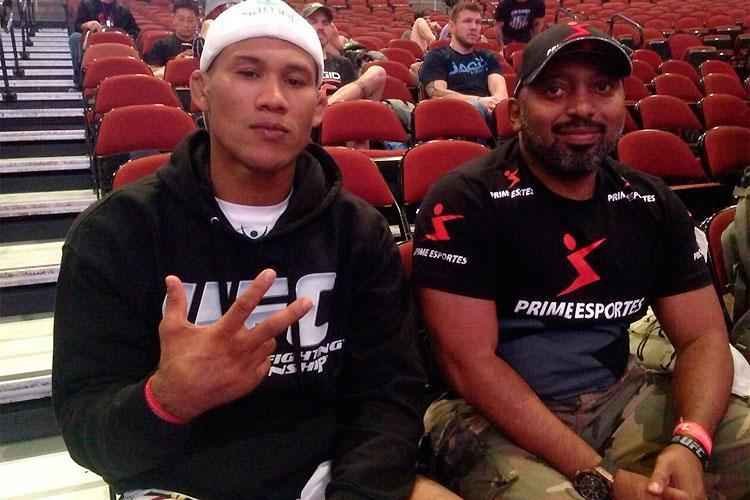 Imagens das encaradas e dos bastidores da pesagem do UFC em Newark - Jacar e o tcnico Josuel Distak antes da pesagem