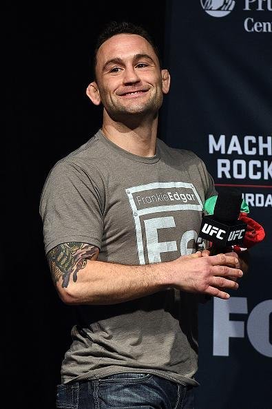 Imagens das encaradas e dos bastidores da pesagem do UFC em Newark - Frankie Edgar participou de uma sesso de perguntas e respostas