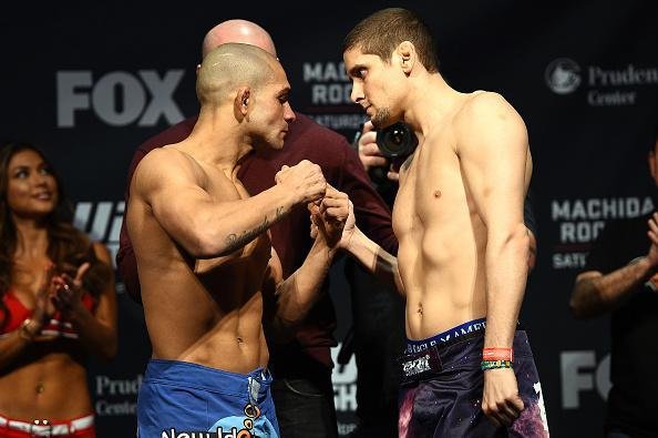 Imagens das encaradas e dos bastidores do UFC em Newark - Diego Brando encara Jimy Hettes