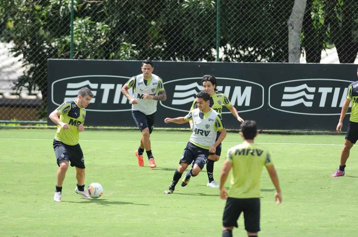 Jogadores do Atltico fazem ltimo treino antes do clssico decisivo com o Cruzeiro