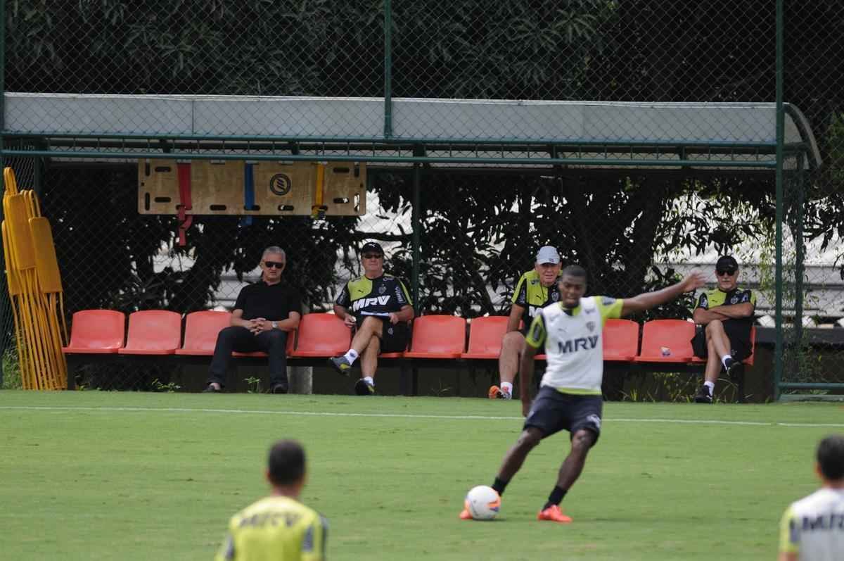 Jogadores do Atltico fazem ltimo treino antes do clssico decisivo com o Cruzeiro
