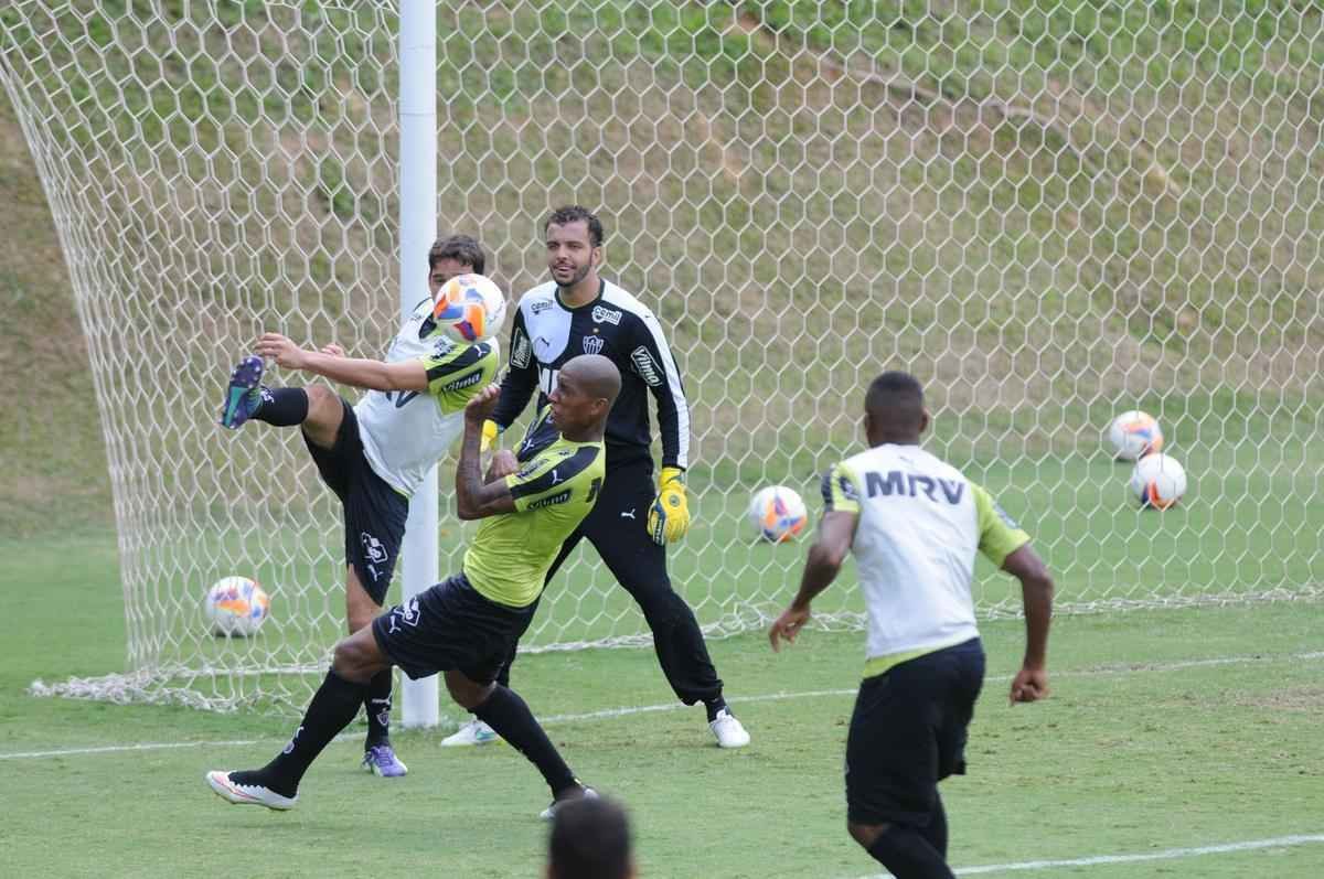 Jogadores do Atltico fazem ltimo treino antes do clssico decisivo com o Cruzeiro