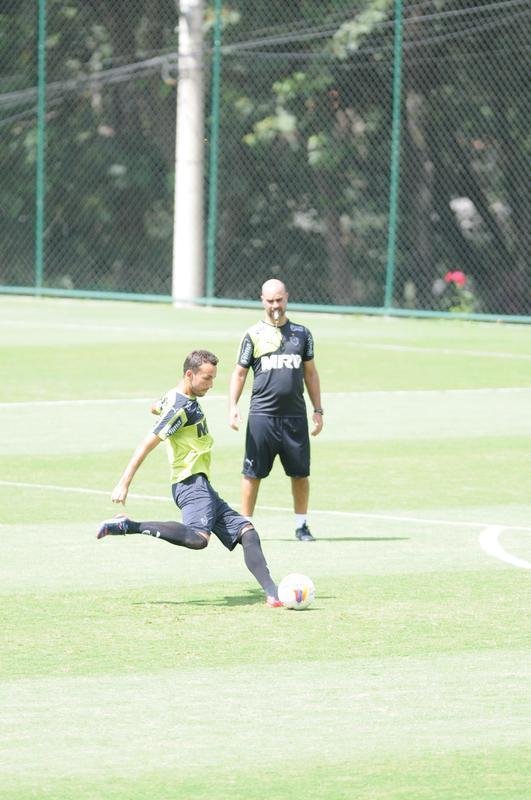 Atacante Thiago Ribeiro