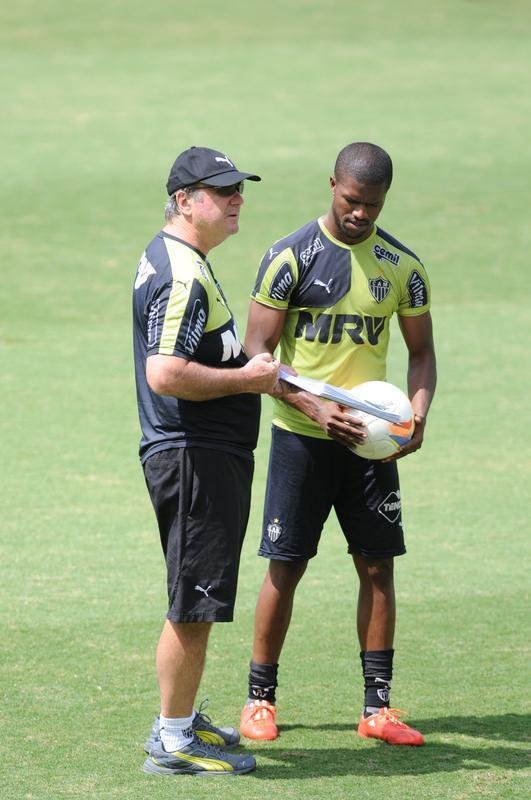 Tcnico Levir Culpi conversa com Carlos Csar