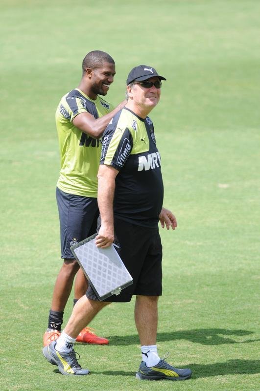 Tcnico Levir Culpi conversa com Carlos Csar