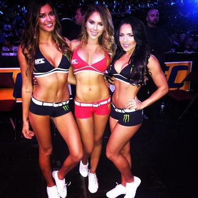 Imagens das lutas e dos bastidores do UFC on FOX 15, em Newark - Brittney Palmer (centro) posta foto ao lado de Vanessa Hanson (esquerda) e Ashley Piccone, ring girl estreante no UFC