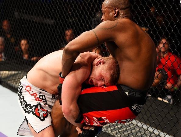 Imagens das lutas e dos bastidores do UFC on FOX 15, em Newark - Chris Dempsey (bermuda branca) venceu Eddie Gordon por deciso dividida 