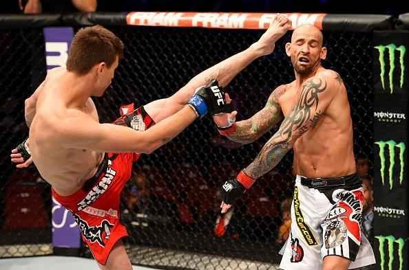 Imagens das lutas e dos bastidores do UFC on FOX 15, em Newark - Tim Means (bermuda vermelha) venceu George Sullivan por finalizao no terceiro round