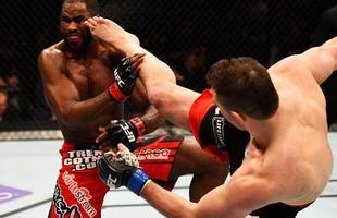 Imagens das lutas e dos bastidores do UFC on FOX 15, em Newark - Gian Villante (bermuda preta) venceu Corey Anderson por nocaute no terceiro round