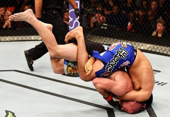 Imagens das lutas e dos bastidores do UFC on FOX 15, em Newark - Beneil Dariush (bermuda azul) venceu Jim Miller por deciso unnime