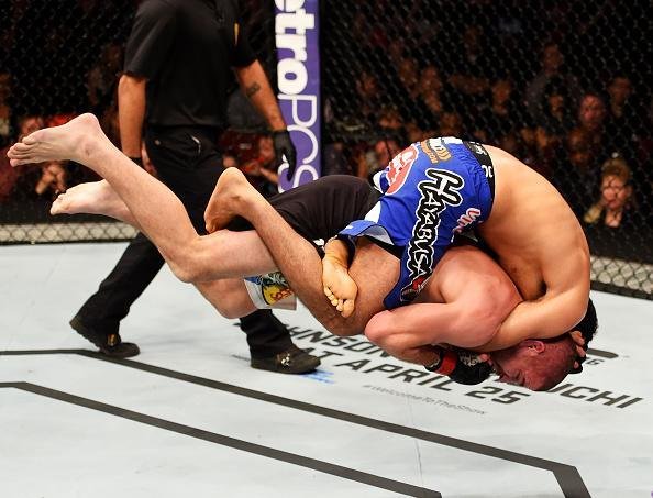 Imagens das lutas e dos bastidores do UFC on FOX 15, em Newark - Beneil Dariush (bermuda azul) venceu Jim Miller por deciso unnime