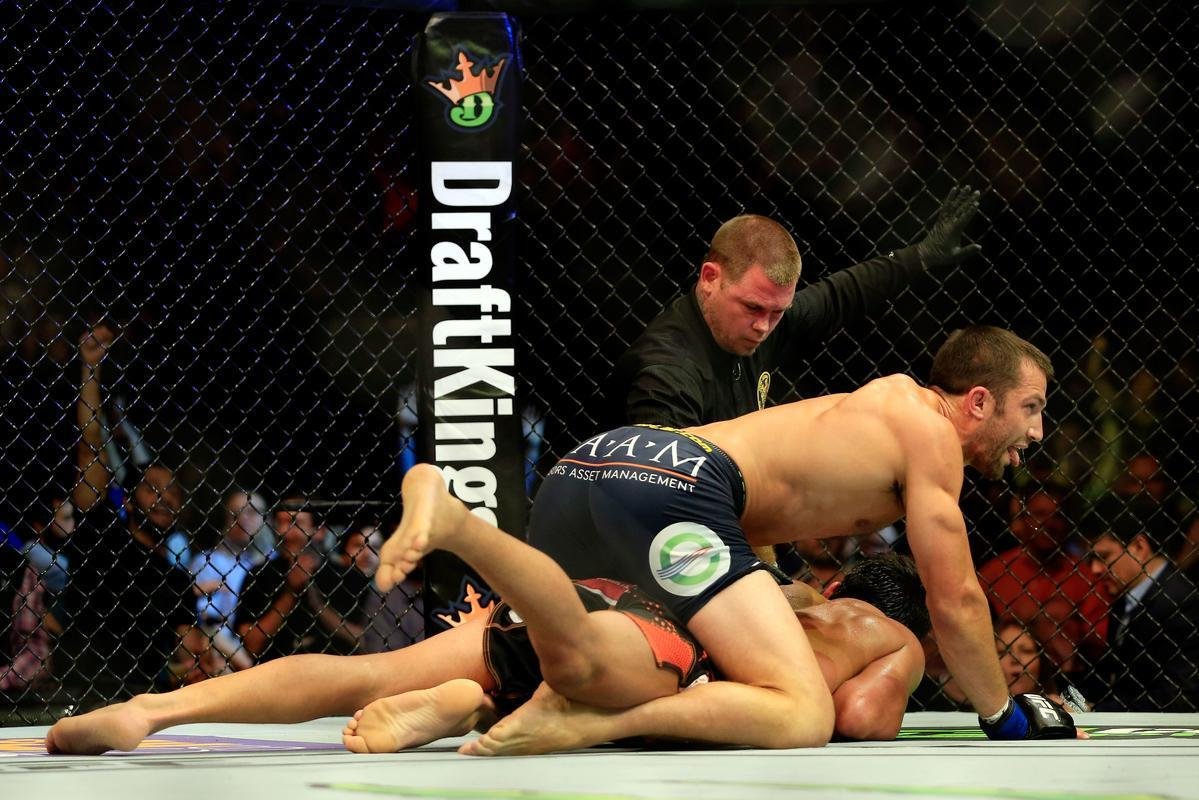 Imagens das lutas e dos bastidores do UFC on FOX 15, em Newark - Luke Rockhold venceu Lyoto Machida por finalizao a 2m31s do segundo round