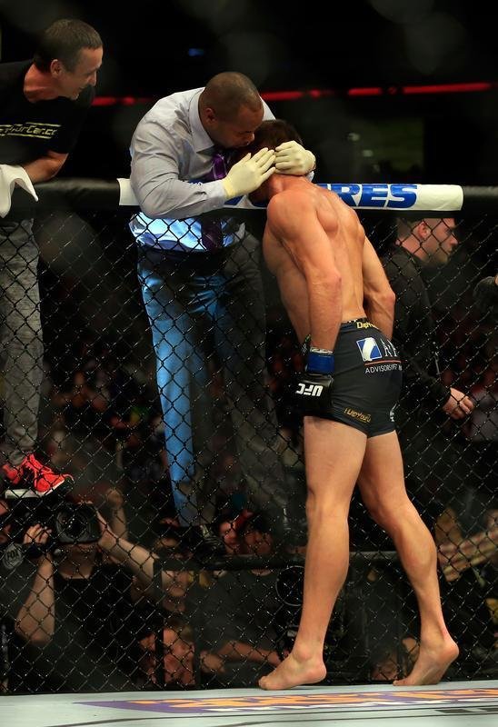 Imagens das lutas e dos bastidores do UFC on FOX 15, em Newark - Luke Rockhold venceu Lyoto Machida por finalizao a 2m31s do segundo round