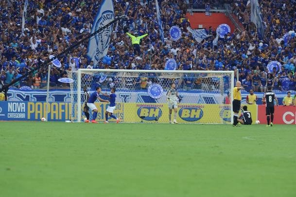 Imagens exclusivas do clssico entre Cruzeiro e Atltico, no Mineiro, pela semifinal do Campeonato Mineiro