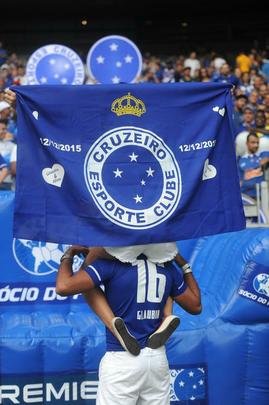 Imagens da torcida cruzeirense no segundo clssico da semifinal do Mineiro
