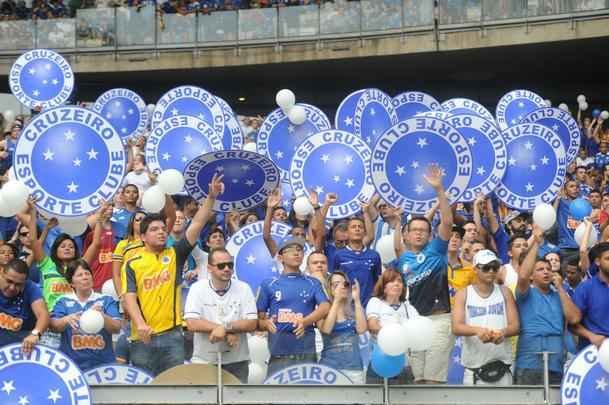 Imagens da torcida cruzeirense no segundo clssico da semifinal do Mineiro