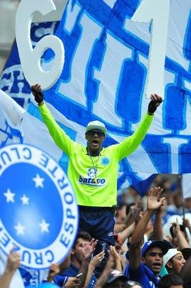 Imagens da torcida cruzeirense no segundo clssico da semifinal do Mineiro