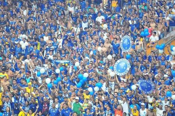 Imagens da torcida cruzeirense no segundo clssico da semifinal do Mineiro