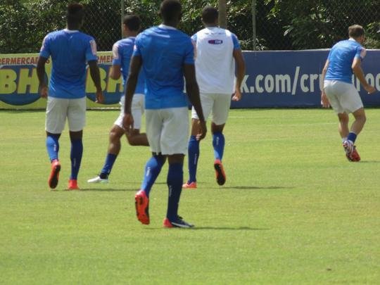 Fotos do ltimo treino do Cruzeiro antes da partida contra o Universitario, no Mineiro, pela fase de grupos da Copa Libertadores