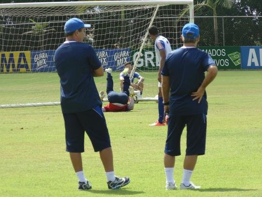 Fotos do ltimo treino do Cruzeiro antes da partida contra o Universitario, no Mineiro, pela fase de grupos da Copa Libertadores