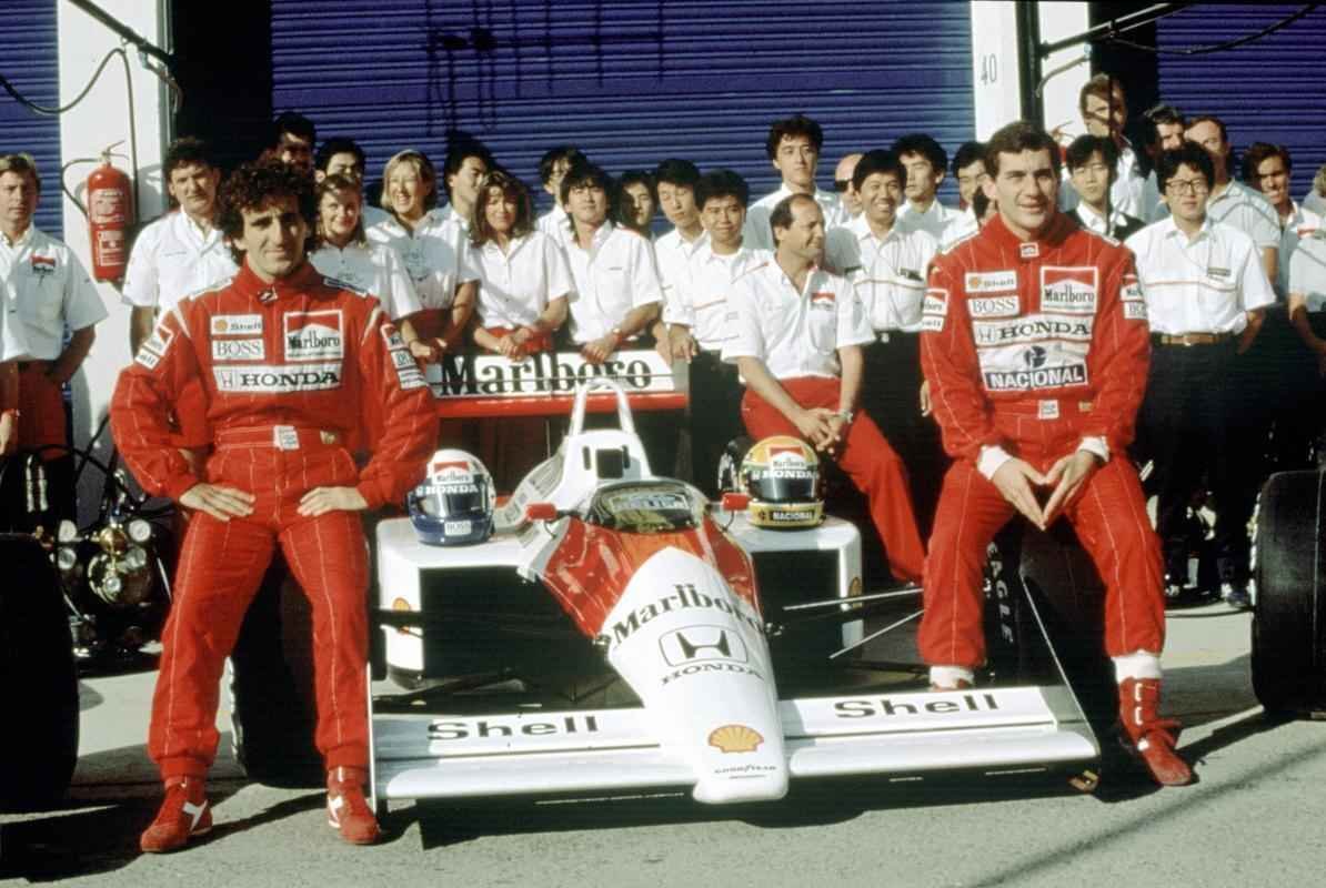 Cena do filme Senna - Ayrton Senna e Alain Prost com a equipe Honda / McLaren