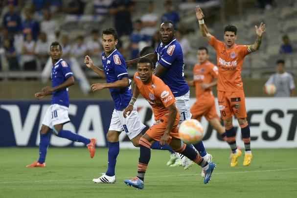Fotos do segundo tempo do jogo entre Cruzeiro e Universitario, no Mineirão