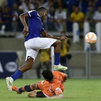 Fotos do segundo tempo do jogo entre Cruzeiro e Universitario, no Mineirão