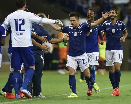 Fotos do segundo tempo do jogo entre Cruzeiro e Universitario, no Mineirão