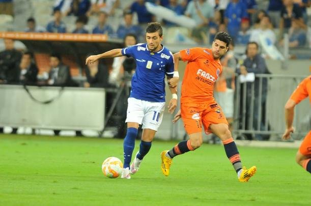 Fotos do segundo tempo do jogo entre Cruzeiro e Universitario, no Mineiro