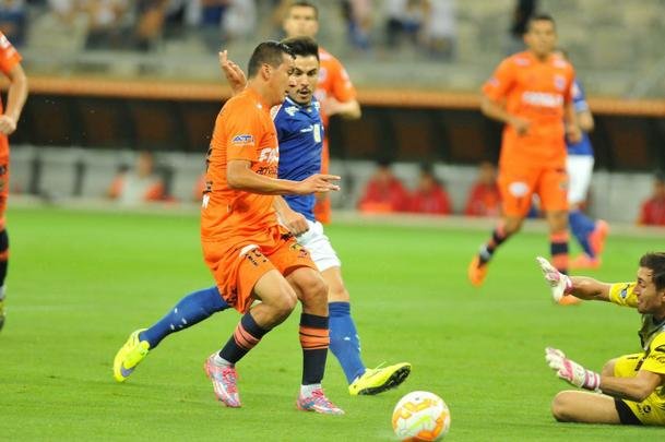 Fotos do segundo tempo do jogo entre Cruzeiro e Universitario, no Mineiro