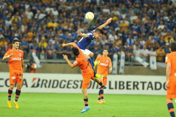 Fotos do segundo tempo do jogo entre Cruzeiro e Universitario, no Mineiro